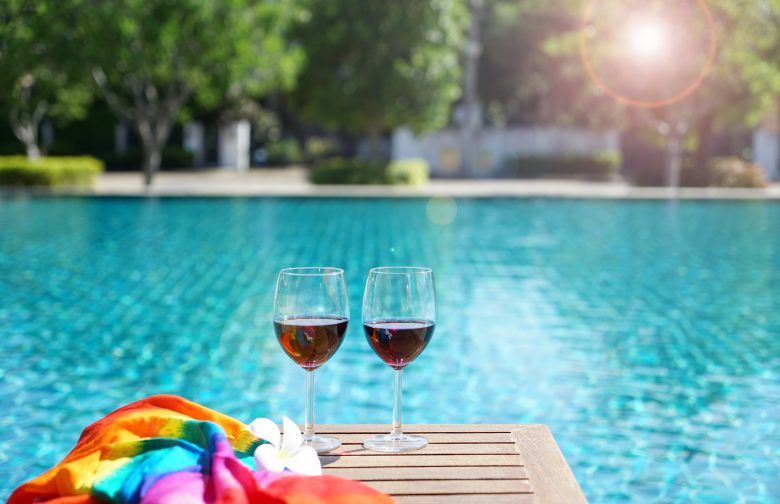 What wine should we drink by the pool? - Aveine - Blog