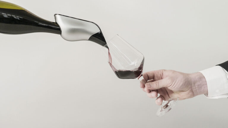 How to aerate wine? Withe a Smart Wine Aerator