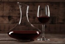 What is a wine carafe and what is it used for? C'est quoi une carafe