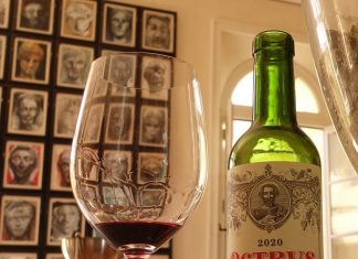 Petrus, one of the most expensive wines in the world Petrus, un des vins les plus chers au monde