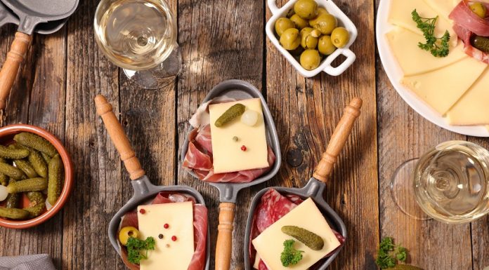 Quel vin boire avec une raclette ou une fondue ? Accord vin raclette fondue